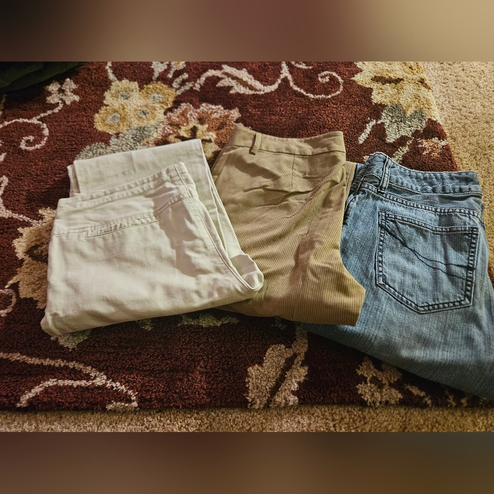 Lot Of 3 Womens Size 6 Jeans, Capri"s, And Tan Dress Pants, Gap, American EAGLE